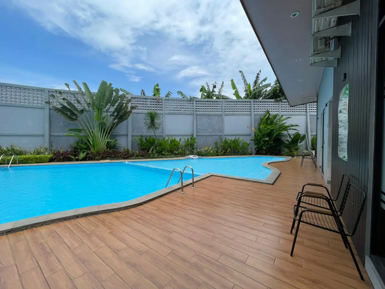 Swimming Pool 3 of 4